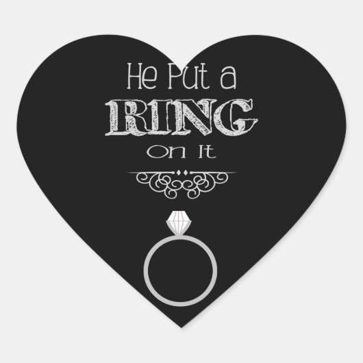 Hij deed er een ring om Sticker (Voorkant)