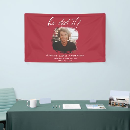 Hij deed het rode afstuderen van moderne foto's spandoek (Beurs)