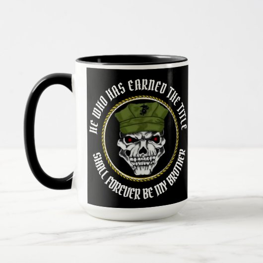 HIJ DIE DE TITEL HEEFT BEKEKEN MOK (Links)