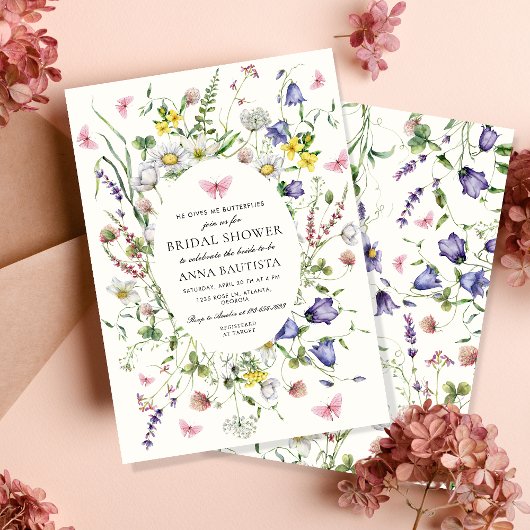 Hij geeft me vlinders bloemenbruids showe kaart