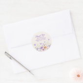 Hij geeft Paarse vlinders dank u bruids showe Ronde Sticker (Envelop)