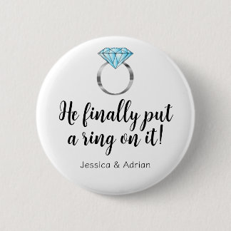 Hij heeft er eindelijk een ring omheen gezet Funny Ronde Button 5,7 Cm