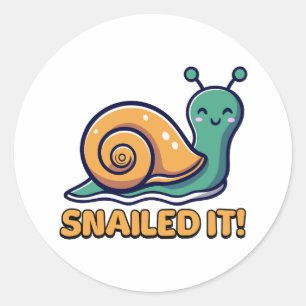 Hij heeft het geknakt! Schattigee Snail Pun Cartoo Ronde Sticker