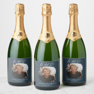 Hij heeft het script fotograduatie party navy blue sparkling wijnetiket