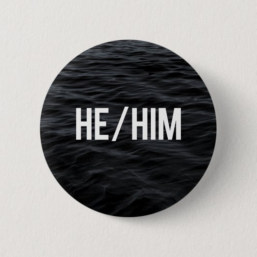 Hij/hij Pronoun Button (Donkere golven) (Voorkant)