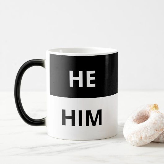 Hij/hij Pronouns Black & White Morphing Mok (Met donut)