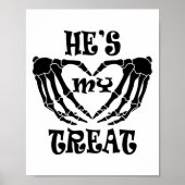 Hij is mijn traktatie skelet hand grappig hallowee poster (Voorkant)