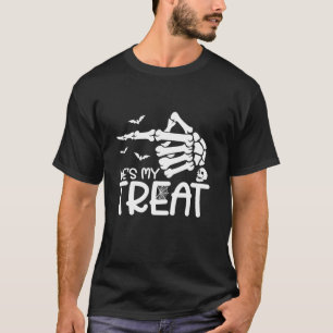 Hij is mijn traktatie skelet hand grappig Hallowee T-shirt