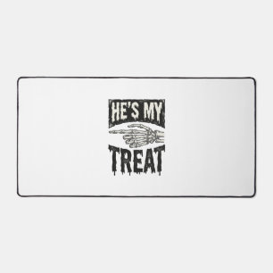 Hij is mijn traktatie Skelet Hand Halloween Shirt Bureaumat