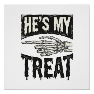 Hij is mijn traktatie Skelet Hand Halloween Shirt Perfect Poster