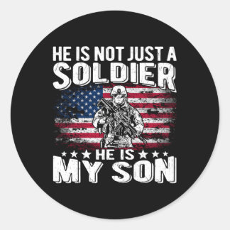 Hij is niet alleen een soldaat, hij is mijn zoon P Ronde Sticker