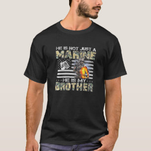 Hij is niet alleen marinier hij is mijn broer zuss t-shirt