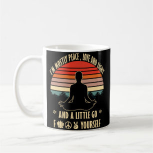 Hij is vooral vredesliefde en licht, yoga T-Shirt Koffiemok