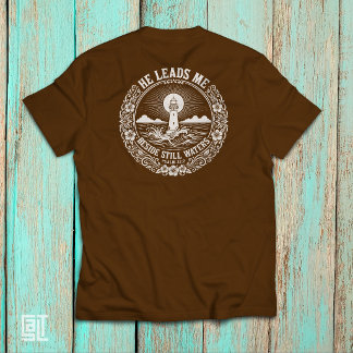 Hij leidt me naast stille wateren Psalm 23:2 T-shirt