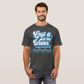 Hij liet het achter in het water retro Christelijk T-shirt (Voorkant volledig)
