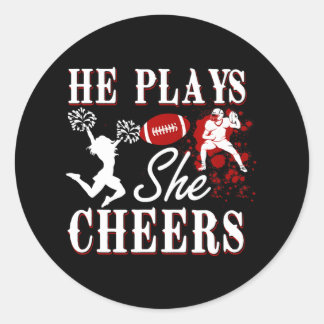 Hij speelt ze juicht Football speler Cheerleader Ronde Sticker