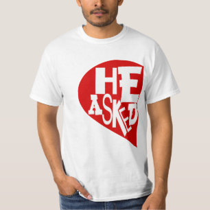 HIJ VROEG HAAR JA, EEN KOPJE, EEN VERLOVING T-SHIRT