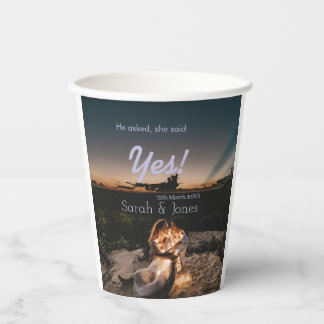Hij vroeg ze zei ja verlovingsfeest eenvoudige fot papieren bekers