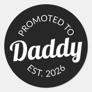 Hij werd gepromoveerd tot Daddy Est. 2026 I Ronde Sticker