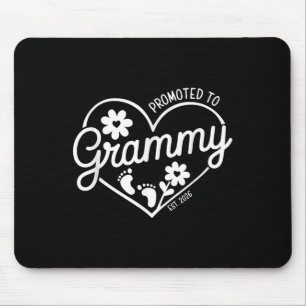 Hij werd gepromoveerd tot Grammy Est. 2026 Oma, ni Muismat