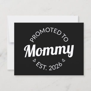 Hij werd gepromoveerd tot Mama Est. 2026 I Briefkaart