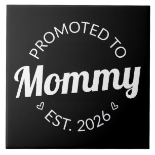 Hij werd gepromoveerd tot Mama Est. 2026 I Tegeltje