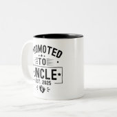 Hij werd gepromoveerd tot Uncle Est. 2025 wordt we Tweekleurige Koffiemok (Voorkant links)