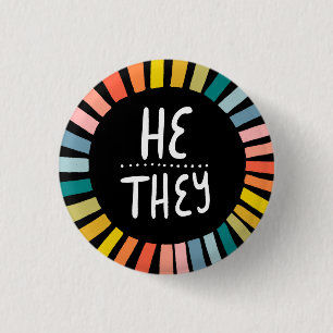 HIJ/ZIJ Pronouns Rainbow Handlettered Pride Ronde Button 3,2 Cm