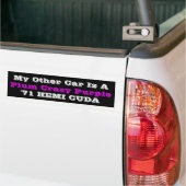HilariTee: Plum Crazy Paarse Hemi Bumpersticker (Op Truck)