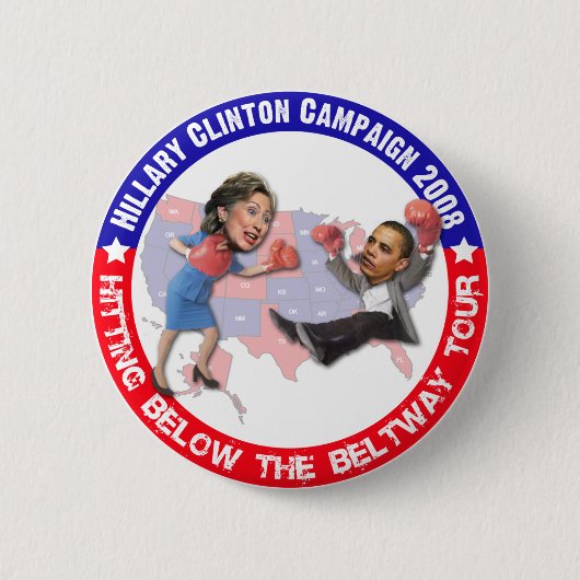 Hillary Hitting onderaan de Button van Beltway (Voorkant)