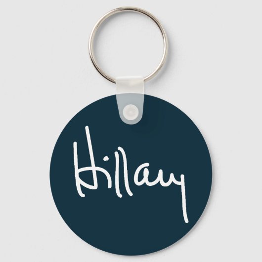 Hillary Signature Button Sleutelhanger (Voorkant)