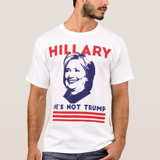 Hillary: Ze is geen Trump. T-shirt (Voorkant)
