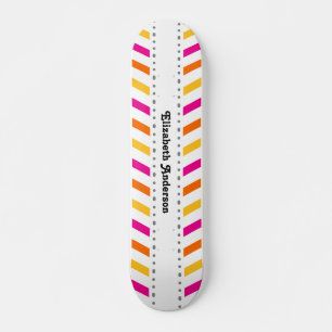 Hip roze Oranje en gele Chevron Stripes Skateboard