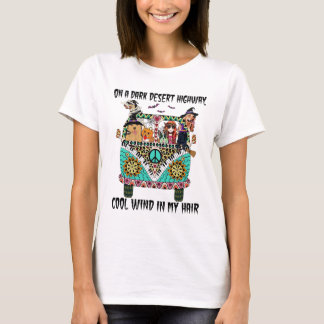 Hippie Girl en Honden op een donkere woestijn T-shirt