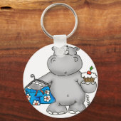 Hippo_Summer_Conflict.png Sleutelhanger (Voorkant)