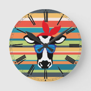 Hipster Cow on Stripes Ronde Klok