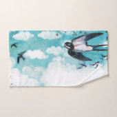 Hirondelles survolant la serviette de plage bleu c (Serviette à main)