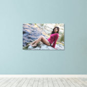 Hispanic Woman Creek Canvas Afdruk (Insitu (Houten vloer))