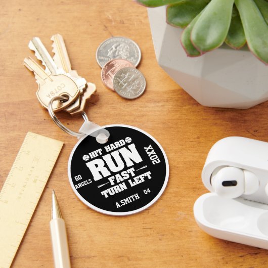 Hit Hard Run Fast Snel linksaf honkbal geschenken Sleutelhanger (Bureau)