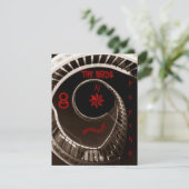 HITCHCOCKESQUE PARTY THEME INVITATION HITCHCOCK (Debout devant)