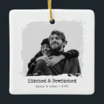 Hitched & Bewitched - Ornement photo Mariage<br><div class="desc">Un ornement en céramique carré chic avec une vitrine photo peinte à la brosse et une légende "Hitched & Bewitched" audacieuse. Ajoutez vos noms et votre année en dessous pour marquer le moment. Le look noir et blanc épuré flatte les portraits mariages ou fiançailles et se marie avec n'importe quel...</div>