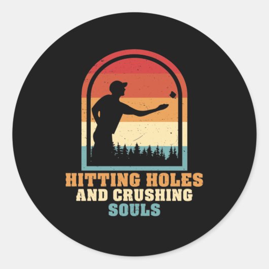 Hitting Holes en Crushing Souls Funny Cornhole Ronde Sticker (Voorkant)
