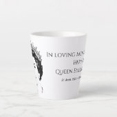 HM Queen Elizabeth II Memorial Latte Mok (Voorkant)