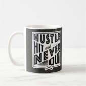 Hockey Hustle in het veld, Hit en sluit nooit Mok  (Links)