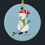 Hockey Snowman Ornement de Noël<br><div class="desc">Snowman jouant au hockey ornement de Noël.</div>