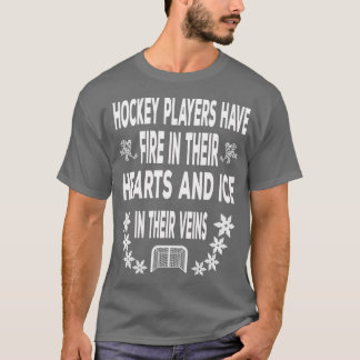 Hockey spelers hebben vuur in hun hart en ijs I T-shirt