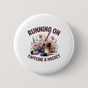 Hockeymoeder hardlopend op cafeïne ijskoude koffie ronde button 5,7 cm