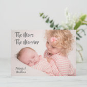 Hoe meer de vrolijkere nieuwe baby feestdagenkaart (Staand voorkant)