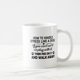 Hoe om te gaan met stress als een hond als je het koffiemok