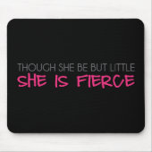 Hoewel ze maar klein is, is ze brutaal muismat (Voorkant)